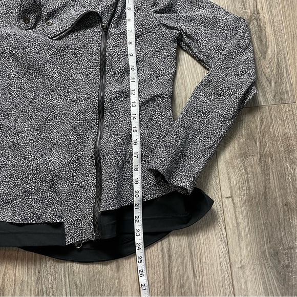 Lululemon Bust A Move Jacket! - Picture 10 of 16